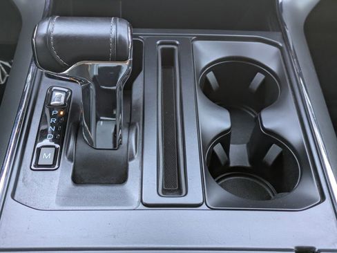 Used 2022 Ford F150 Lariat w/ Tow Technology Package image 19