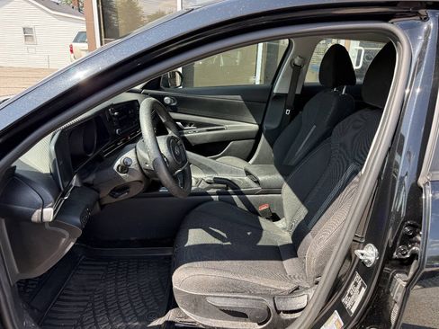 Used 2021 Hyundai Elantra SE FWD image 10