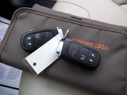 Used 2016 Jeep Cherokee Limited w/ Trailer Tow Group image 30