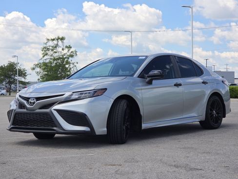 Used 2021 Toyota Camry SE FWD image 13