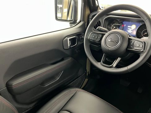 New 2025 Jeep Gladiator Rubicon AWD/4WD image 11