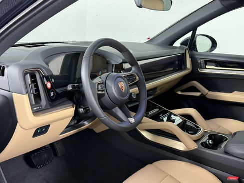 Certified 2026 Porsche Cayenne AWD/4WD image 4