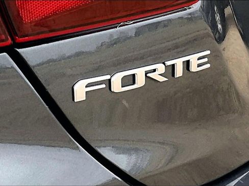 Certified 2024 Kia Forte LXS image 31