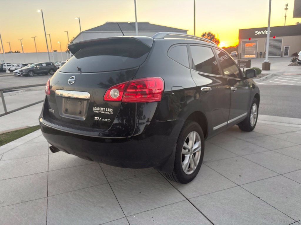 Used 2012 Nissan Rogue SV AWD/4WD image 2