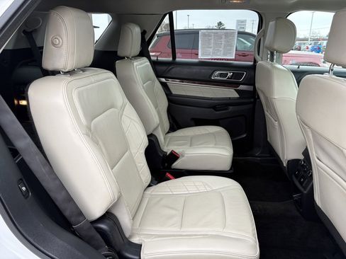 Used 2016 Ford Explorer Platinum image 16