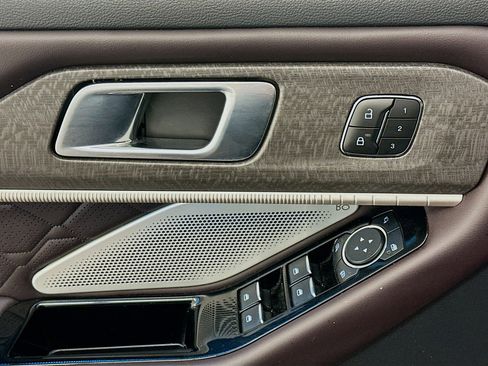 Used 2025 Ford Explorer Platinum w/ LUX Leather Package image 15