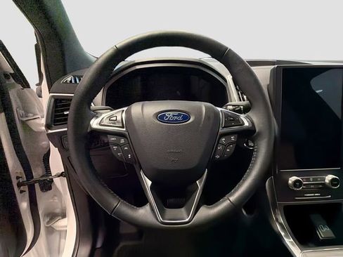 Used 2024 Ford Edge Titanium w/ Titanium Elite Package AWD/4WD image 9