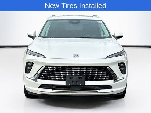 Used 2024 Buick Envision Avenir image 2