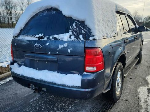 Used 2005 Ford Explorer XLT image 2