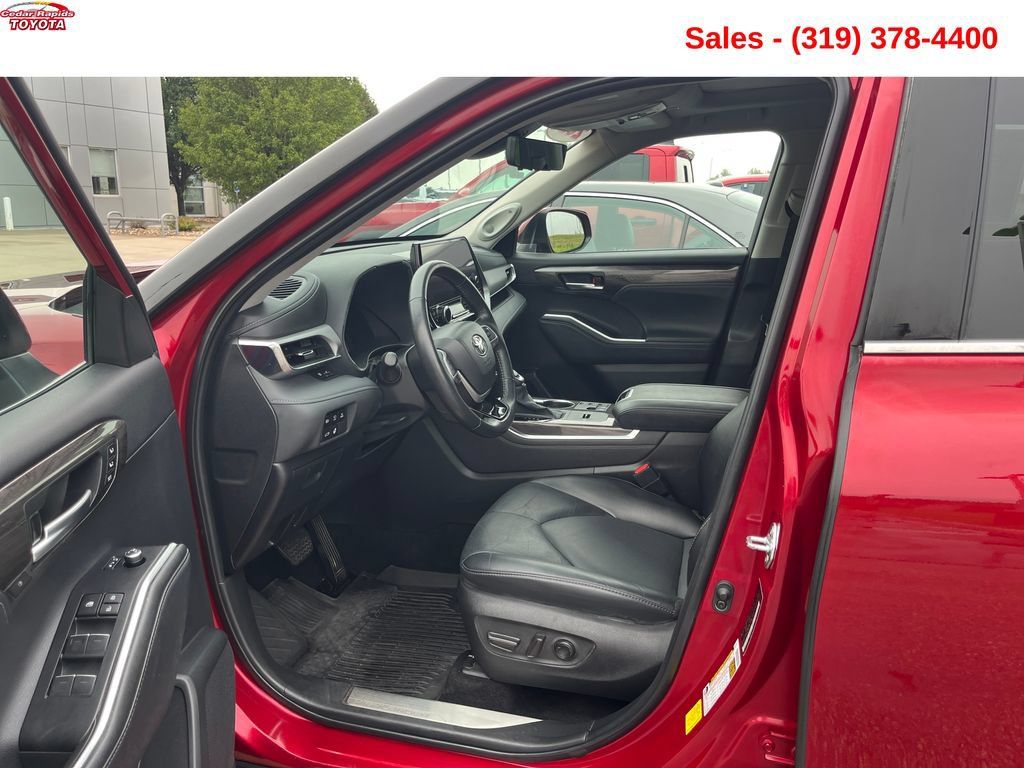Used 2023 Toyota Highlander Platinum AWD/4WD image 16