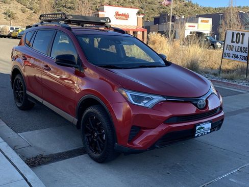 Used 2017 Toyota RAV4 LE image 7