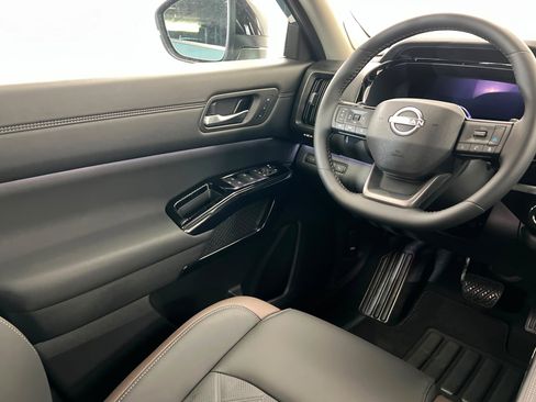 New 2026 Nissan Pathfinder Platinum AWD/4WD image 11