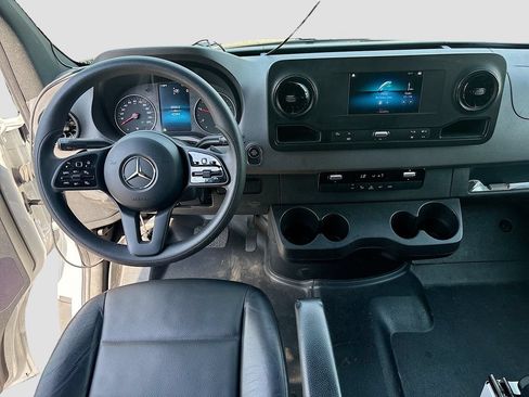 Used 2024 Mercedes-Benz Sprinter 2500 image 36