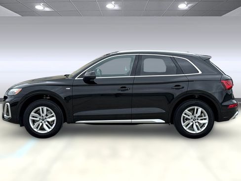 Used 2023 Audi Q5 2.0T Premium w/ Convenience Package AWD/4WD image 2
