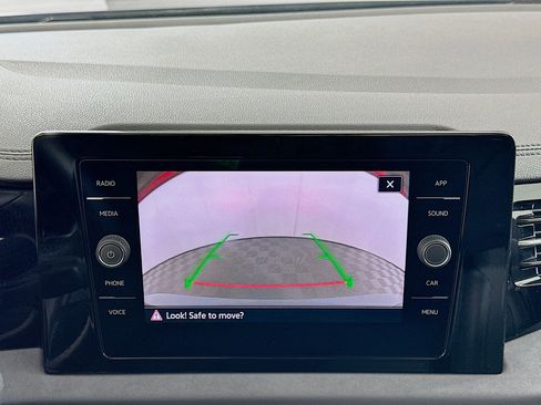 Used 2025 Volkswagen Jetta SE image 22