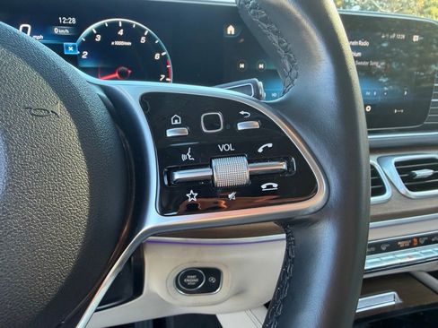 Used 2022 Mercedes-Benz GLE 350 4MATIC w/ Premium Package image 18