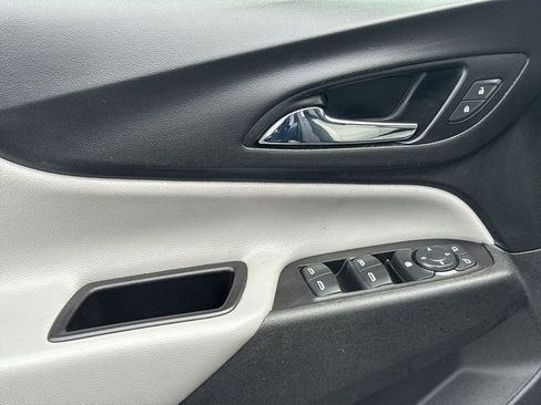 Used 2021 Chevrolet Equinox LS w/ LS Convenience Package image 15