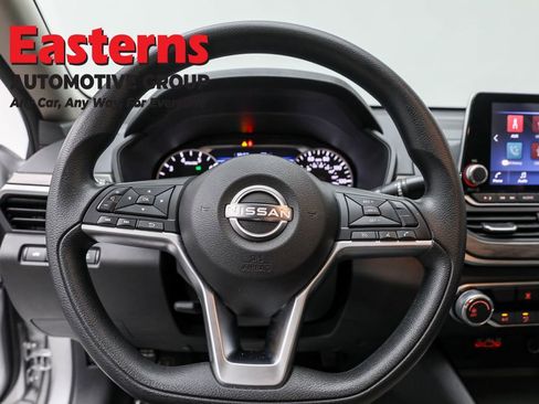 Used 2024 Nissan Altima 2.5 SV image 10