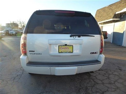 Used 2011 GMC Yukon Denali image 7