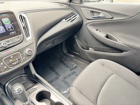 Used 2017 Chevrolet Malibu LT w/ Driver Confidence Package image 18