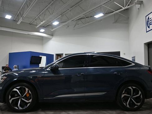 Used 2020 Audi e-tron Prestige w/ Prestige Package image 2