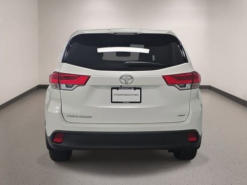 Used 2019 Toyota Highlander LE AWD/4WD image 6