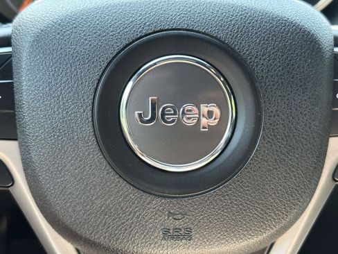 Used 2018 Jeep Grand Cherokee Altitude AWD/4WD image 22