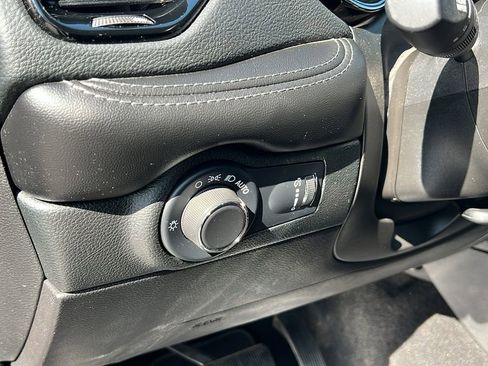 Used 2023 Dodge Durango SXT image 14