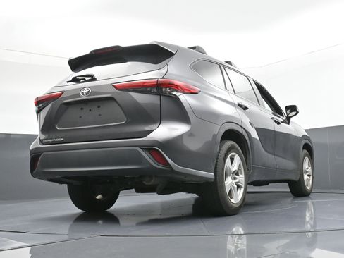 Used 2021 Toyota Highlander L image 26