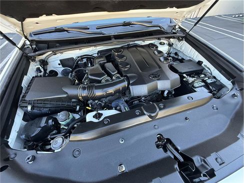Used 2018 Toyota 4Runner Limited AWD/4WD image 28