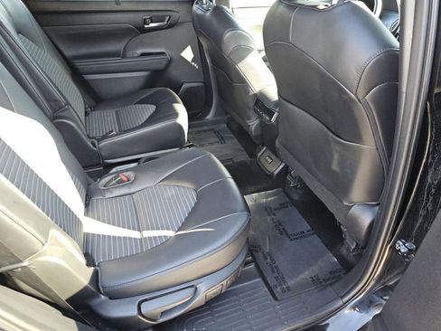 Used 2023 Toyota Highlander XSE AWD/4WD image 27