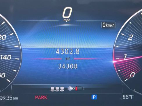Used 2024 Mercedes-Benz GLB 250 image 24