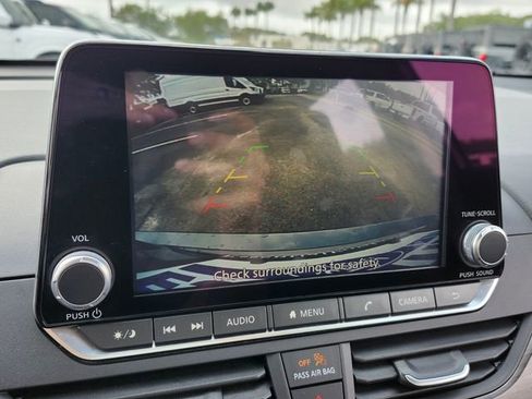 Used 2025 Nissan Altima 2.5 SV FWD image 24