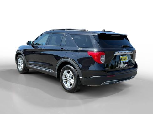 Used 2023 Ford Explorer XLT w/ Equipment Group 202A image 3