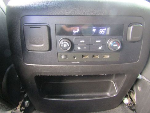 Used 2018 GMC Yukon XL SLT w/ Premium Edition image 22