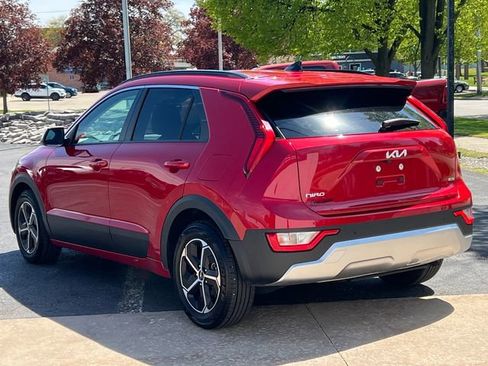 Used 2023 Kia Niro EX FWD image 8