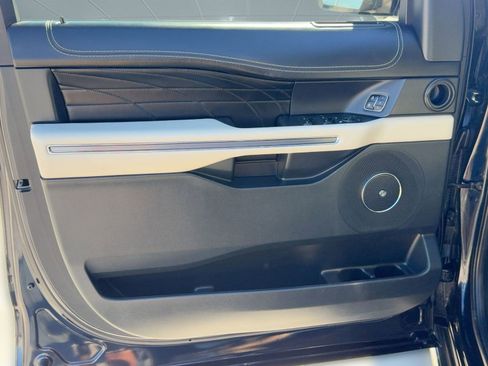 Used 2021 Ford Expedition Platinum image 25