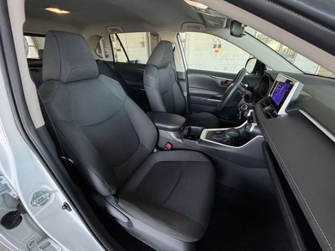 Used 2025 Toyota RAV4 LE image 40