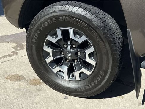 Used 2013 Toyota Tacoma PreRunner w/ SR5 Pkg image 9