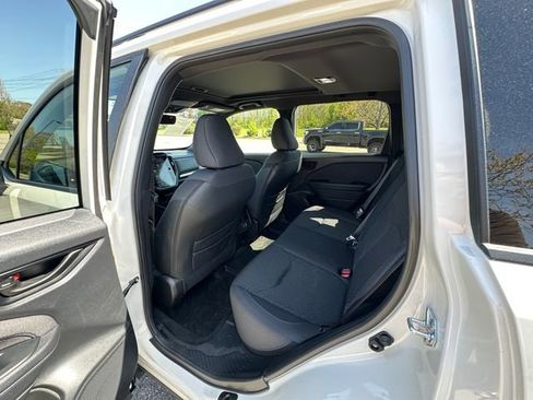 Used 2025 Subaru Forester Premium AWD/4WD image 18