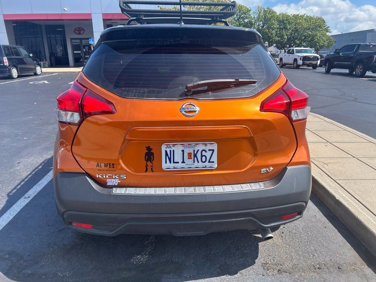 Used 2018 Nissan Kicks SV w/ Exterior Package FWD image 4