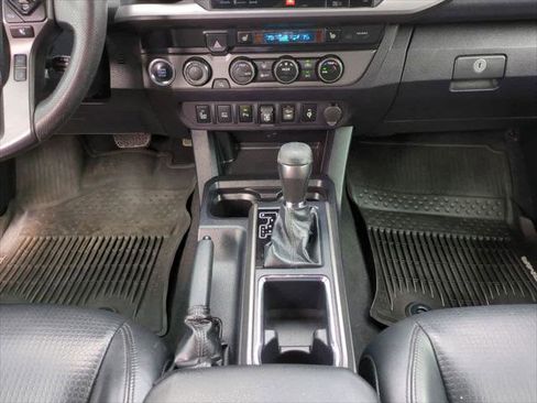 Certified 2019 Toyota Tacoma TRD Sport image 18