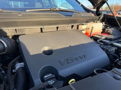 Used 2023 Chevrolet Traverse LT image 33