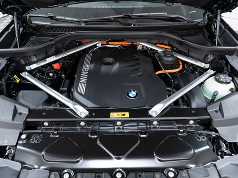 New 2026 BMW X5 xDrive50e w/ M Sport Package image 9