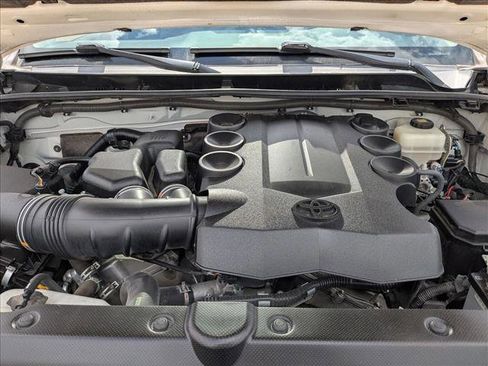 Used 2019 Toyota 4Runner SR5 AWD/4WD image 23