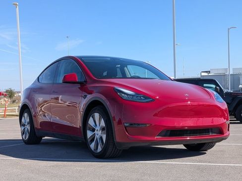 Used 2022 Tesla Model Y Long Range image 3