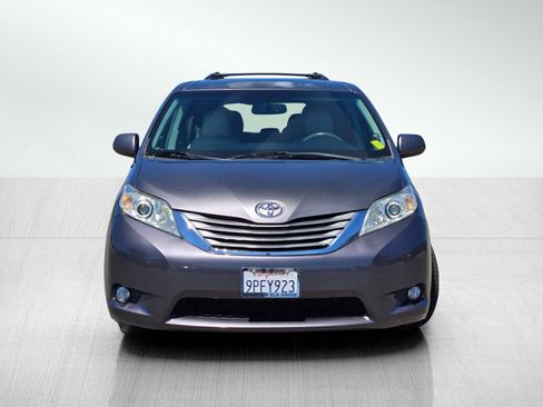 Used 2011 Toyota Sienna XLE FWD image 2