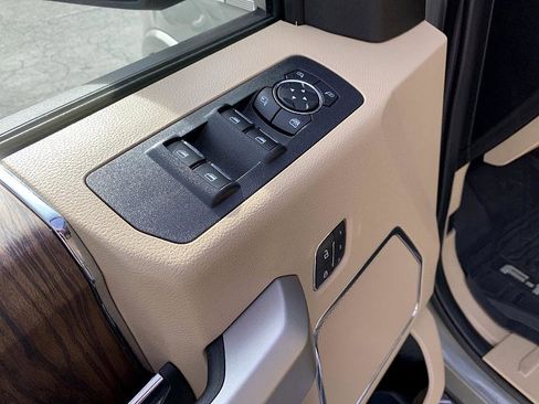 Used 2019 Ford F150 Lariat image 10