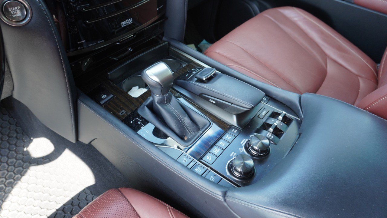 Used 2021 Lexus LX 570 4WD w/ Luxury Package image 14