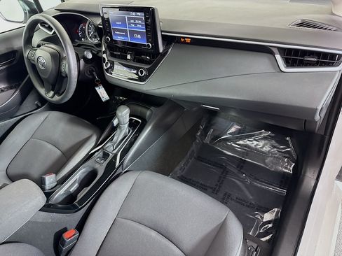 Used 2022 Toyota Corolla LE FWD image 29